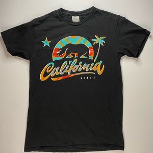 California Republic T-Shirt Men Bear Logo Crewneck Size Small.